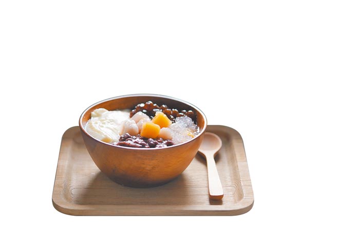 「DoDay Pro豆日子」招牌极选红豆、芋圆、粉圆豆花，70元。（DoDay Pro豆日子提供）