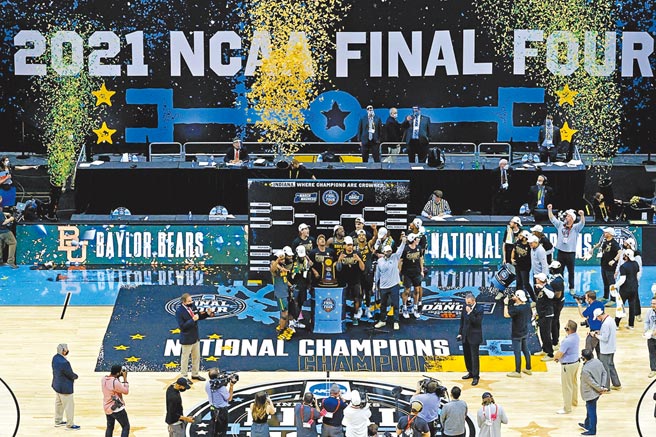 建队115年的贝勒大学，昨天在NCAA男篮总决赛，攻破全季31连胜的冈萨加大学，拿下队史首冠。（路透）