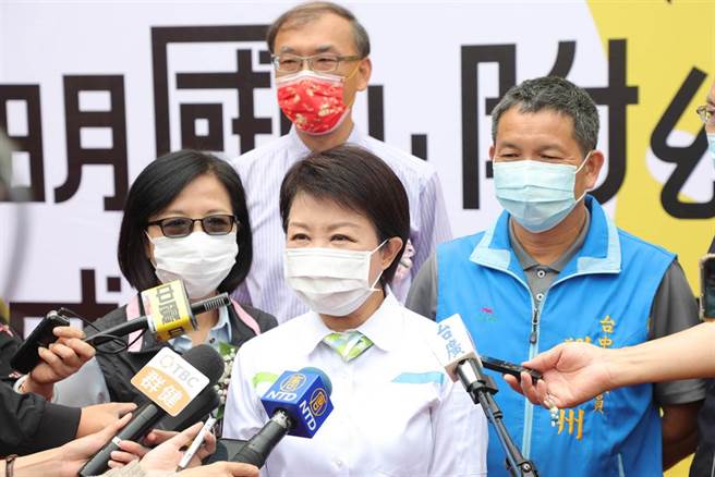 台中市长卢秀燕7日表示，因供5停2为连续两天停水，第2天是观察重点；若出现问题，市府会讨论因应及解决方式。（陈世宗摄）