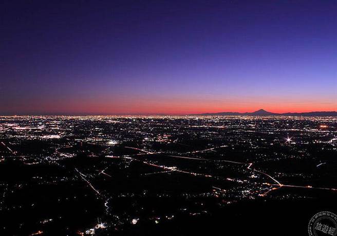 在筑波山上赏灯海夜景