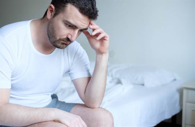 天蠍座、處女座、雙魚座及巨蟹座的佔有慾超強，他們總是太在乎另一半與前任的往事，會不斷糾結對方的舊愛。（圖／Shutterstock）