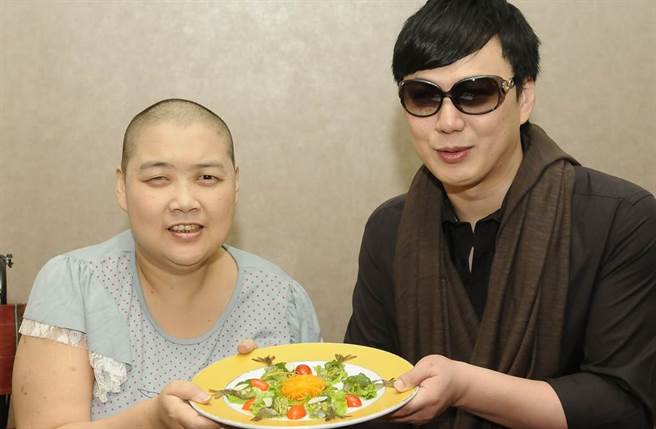 霍小胖生前和歌手萧煌奇相见。（图／中时资料照）