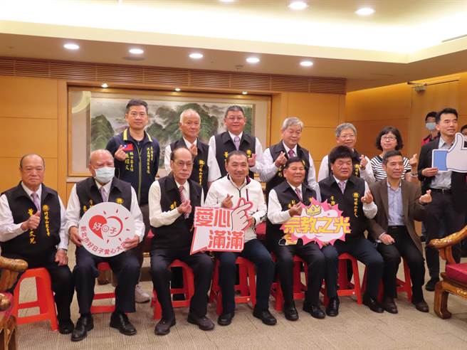 太鲁阁出轨涌爱心 新北竹林山观音寺捐1600万。（叶德正摄）