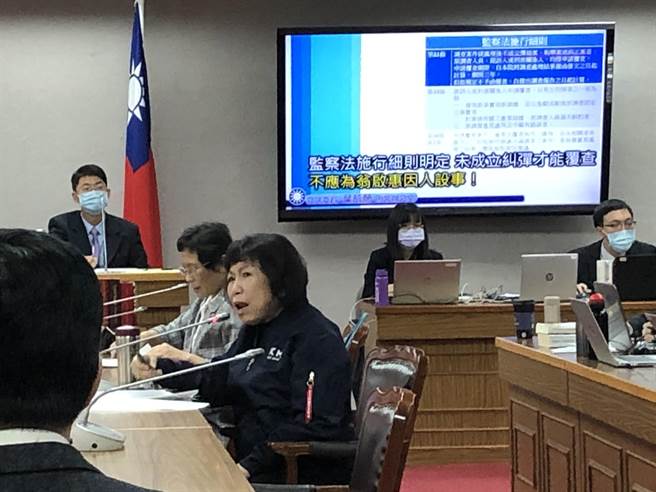 藍委葉毓蘭今天在立院司法及法制委員會質詢時，關切翁啟惠案遭監院一案三查。（趙婉淳攝）