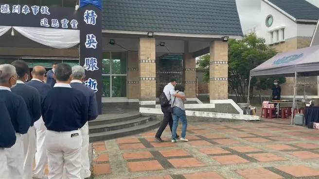 工程车滑落台铁铁轨酿50死意外，其中台铁台东站员工25岁的女儿卓思洁，遗体顏面受损严重，经修復团队多日努力下，终于修復完成回到台东。（蔡旻妤摄）