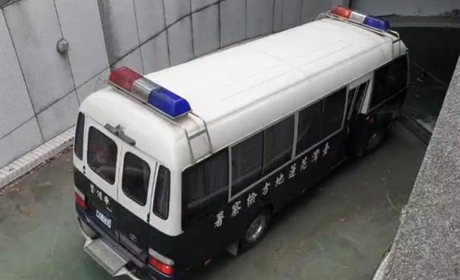 花莲地检署侦办台铁太鲁阁事故案，8日上午将已羁押、目前人在看守所的李义祥借提到花莲地检署问讯。（中央社/民眾提供）