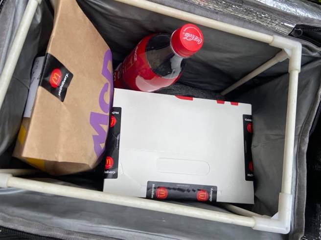 不少外送員對於速食店將可樂改以寶特瓶裝，採樂見其成的態度。（圖／翻攝自臉書社團《UberEats全台討論區》）