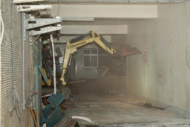 结构影响安全 新北今代拆江翠段不同意户。（图／叶德正）