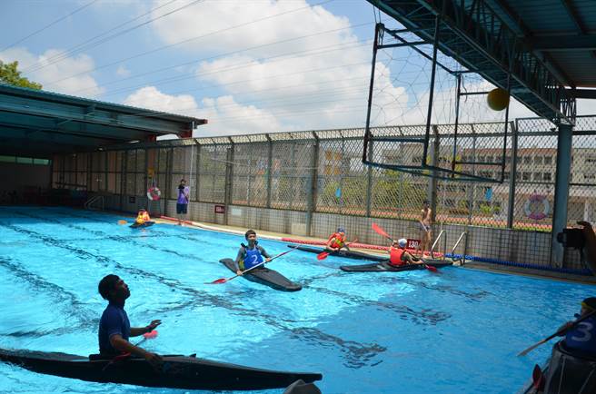久旱不雨，嘉义县目前水情灯号已公告为橙灯，为节约用水，嘉义县政府已行文要求所属各级学校附设游泳池暂停开。（吕妍庭摄）