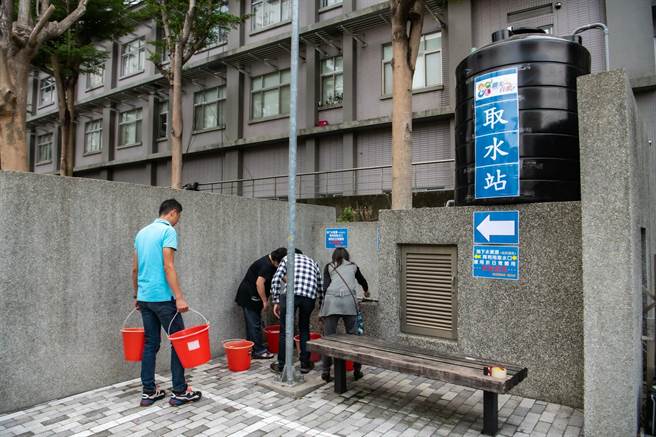 南投县政府设取水站，供民眾自行取用。（南投县政府提供／廖志晃南投传真）