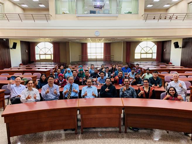 朝阳科大致力提升国际学术声望，吸引优秀境外博士生投入研究团队。(图/朝阳科大提供)