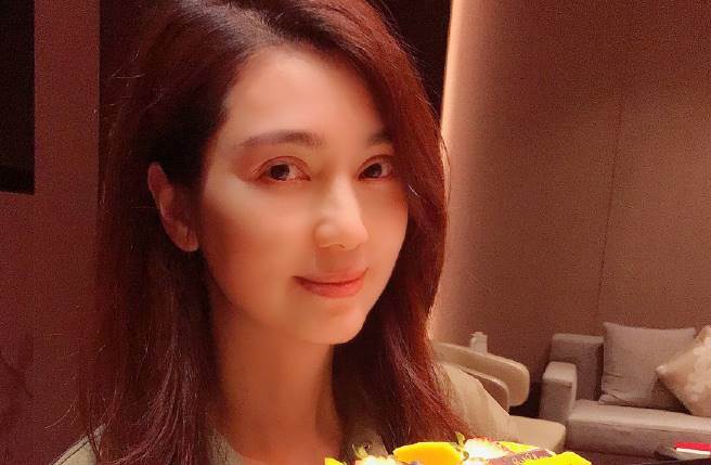 洪欣擁出眾美貌和絕佳氣質，是一代大美人代表。（圖／取材自洪欣微博）