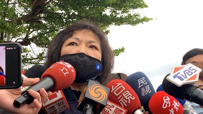 国民党立委叶毓兰今提议将受创最重的第8节车厢不该销毁，应留下并放在228公园旁的当纪念碑。（黄婉婷摄）