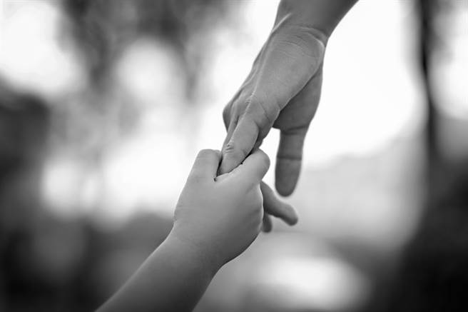 從性暴力最開始的脆弱，身心療癒後長出力量。(示意圖/shutterstock提供)