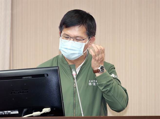 交通部长林佳龙7日赴立法院交通委员会专案报告太鲁阁号出轨事故。（姚志平摄）