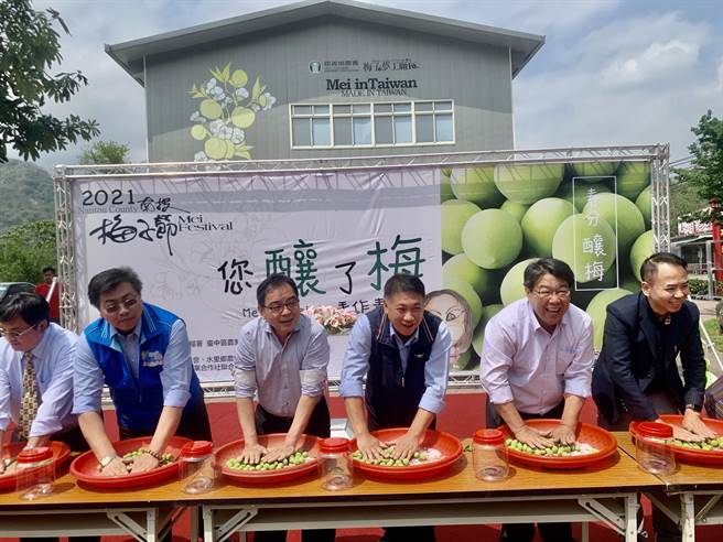 您酿了梅，移师台北市农会建国花市。（廖志晃摄）