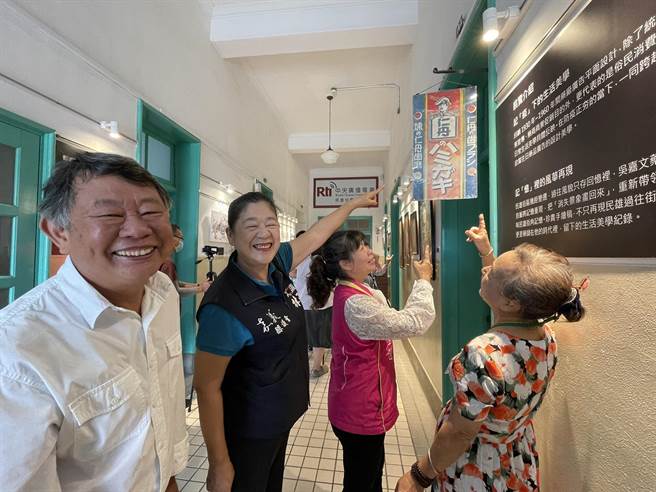 国家广播文物馆与中正大学重构大学路计画团队合作办特展「记『疫』记『忆』」，带领参观民眾走入时光隧道。（国家广播文物馆提供∕吕妍庭嘉义传真）