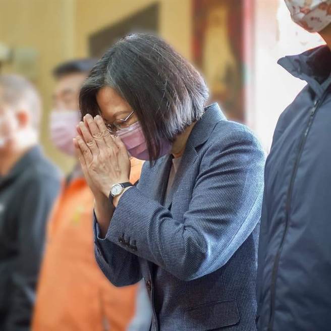 太鲁阁号事故，蔡英文：台铁改革，我们责无旁贷。（（取自蔡英文脸书）