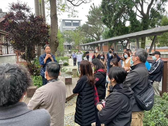 桃园市客家局积极兴建馆舍，年底前将达7座客家亮点馆舍，但议员担忧沦蚊子馆，客家局强调已逐步改善，像是锺肇政文学园区由客家文化基金会代管后，文学沙龙场场爆满。（客家局提供／蔡依珍桃园传真）