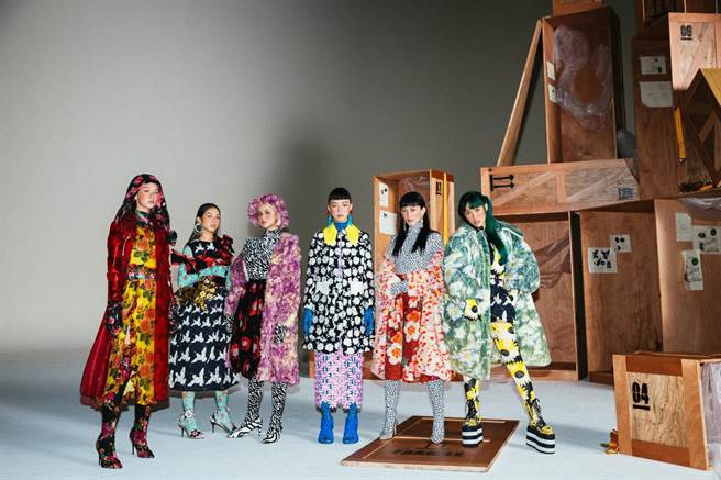 「HUR」团员由席子淇（左起）、连颖、裴颉、巴伦月、利善榛、C.Holly组成。（AOA ENTERTAINMENT LAB提供）