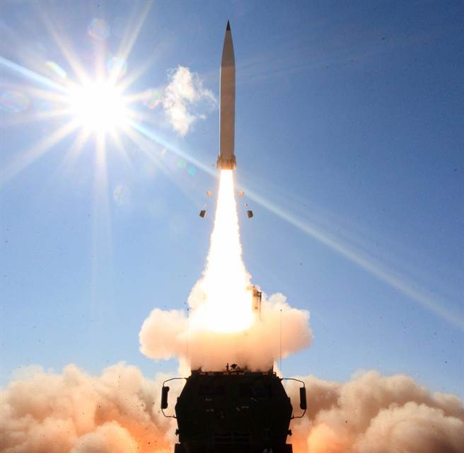 美陸軍退將反唇相譏，稱沒想到提摩西．雷身為空軍上將，竟如此跟不上時代。圖為陸軍試射精確打擊飛彈（PrSM）。（圖／DVIDS）