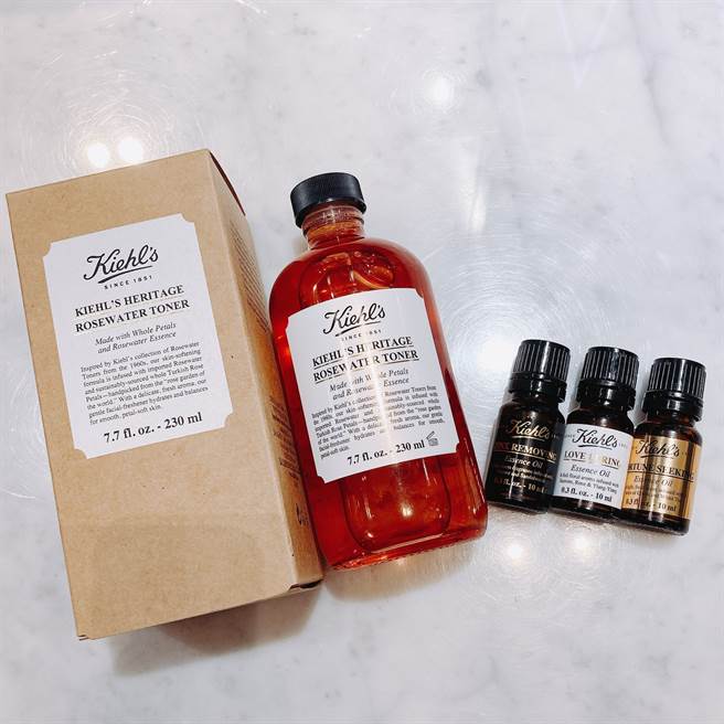 KIEHL’S契尔氏绝版限量新品首卖，图中是復刻的玫瑰精萃保湿嫩肤水、精油。（邱映慈摄）