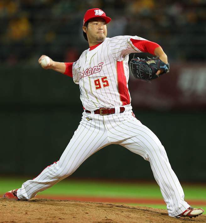 味全龍隊田澤純一救援失敗。（資料照，季志翔攝）