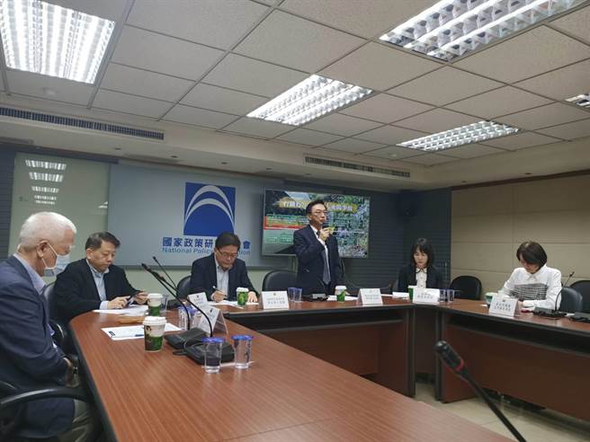 国政基金会9日举办座谈会讨论交通安全(简立欣摄)