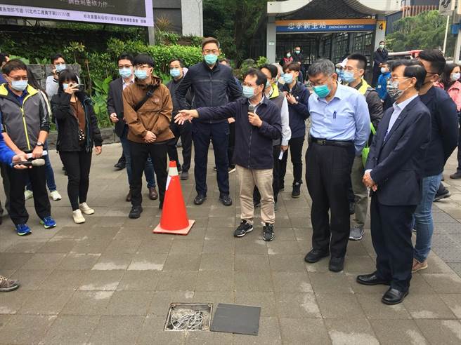台北市长柯文哲9日视察忠孝东路等东西轴线路段及周边人行环境改善工程。（张立勋摄）