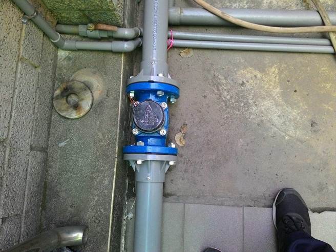 台中市水利局查获神冈一家工厂违法凿井，未取得水权即偷抽地下水。（台中市水利局提供／王文吉台中传真）