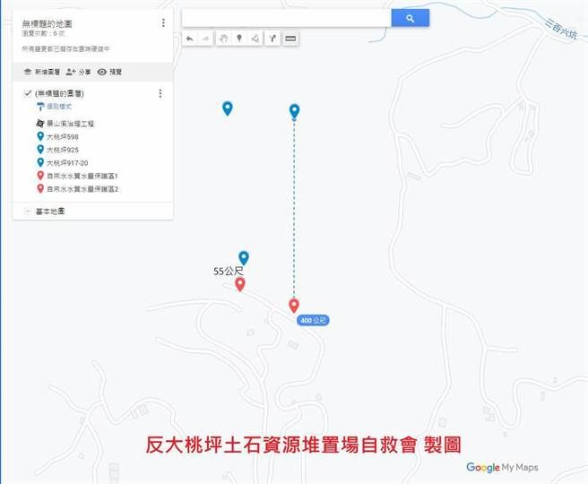 苗栗县造桥乡「反大桃坪土石堆置场自救会」，9日前往县府前广场拉白布条抗议，并制图说明堆置场与自来水水源水质水量保护区的距离。（反大桃坪土石堆置场自救会提供／巫静婷苗栗传真）