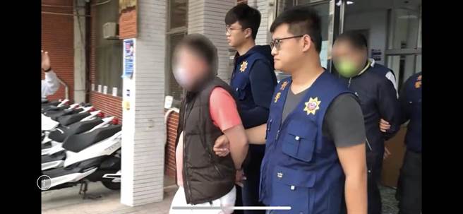 以陈姓男子为首的暴力集团强占市场摊位，再转售从中牟利，新竹县警横山分局8日搜证齐全后，将陈等4人逮捕到案。（横山警分局提供／陈育贤新竹传真）