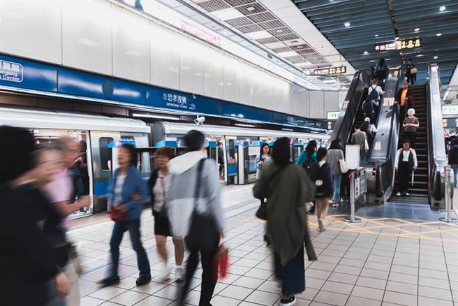 捷运是不少通勤族移动首选。（示意图／达志影像）