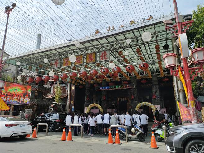 财团法人北斗奠安宫董事长陈在表示，去年受到疫情影响，大甲妈绕境人潮锐减，今年疫情受到控制，庙方预估人潮将恢復过往甚至更多，因此不敢大意。(吴建辉摄)