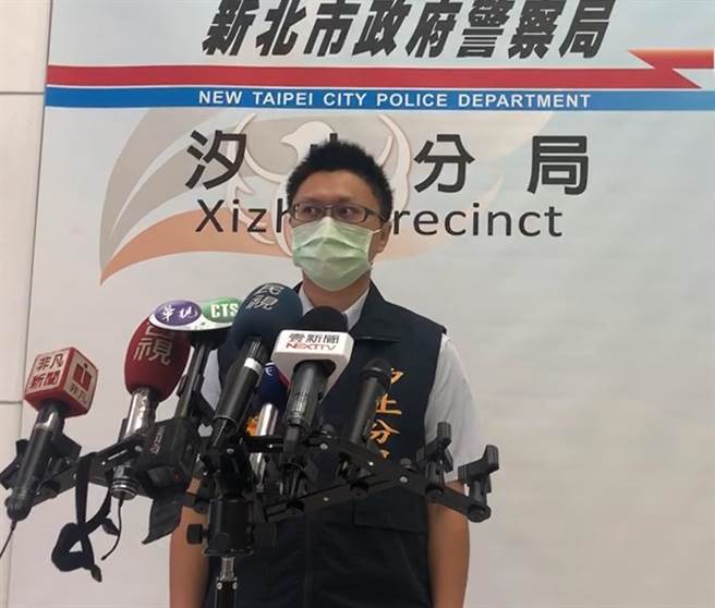 新北市汐止警分局今（9日）下午举行记者会，侦查队长副队长陈哲平受访。（汐止警分局提供）