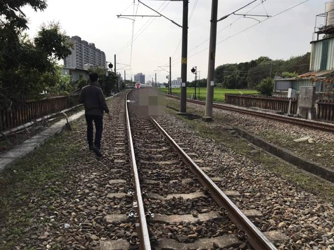 台鐵西幹線普悠瑪又出意外，男遭輾斃肢體四散鐵軌。(民眾提供)