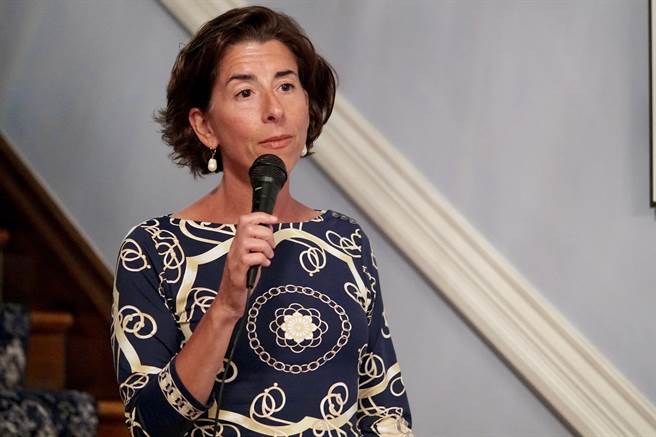 图为美国商务部长雷蒙多（Gina Raimondo）。(示意图/Shutterstock)