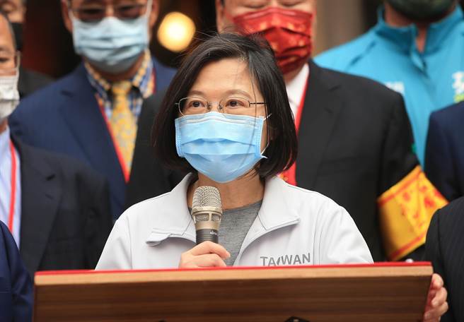 2021大甲媽祖遶境活動9日展開，蔡英文總統出席祈安典禮時表示，希望今年也能像去年一樣，作好防疫，讓遶境活動平安順利。（黃國峰攝）