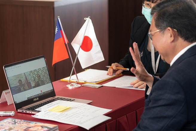 桃園市長鄭文燦今天和日本友好城市香川縣知事濱田惠造線上對談。（桃園市祕書處提供／賴佑維桃園傳真）