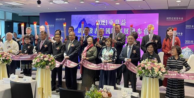 各界名人齊聚，見證台灣彩墨藝術家巫登益自台北啟航的世界巡展。（李怡芸攝，資料照）