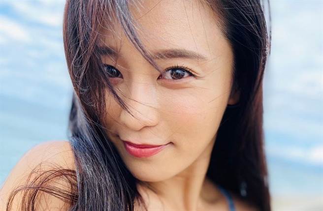 超人气写真女星小岛瑠璃子。(取自小岛瑠璃子IG)