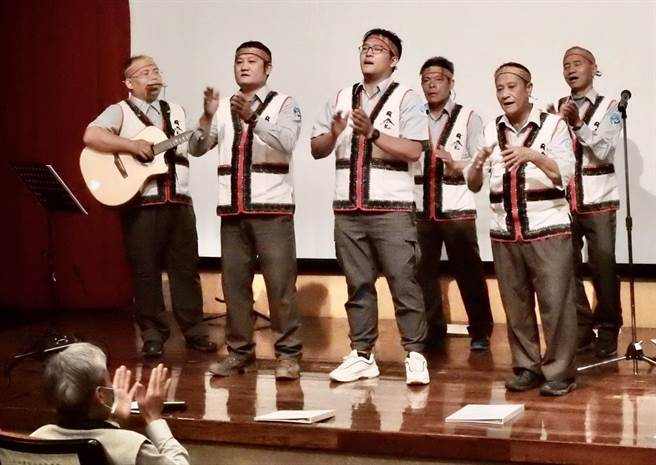 玉山国家公园管理处36周年庆，玉山布农大叔献歌艺。（廖志晃摄）