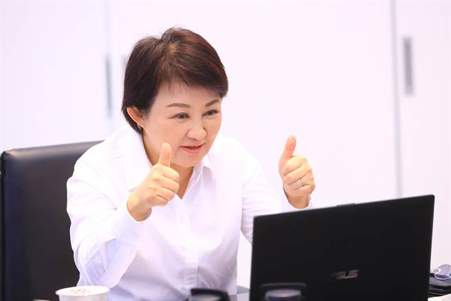 台中市長盧秀燕12日將以身作則，接受AZ疫苗疫苗注射，希望起帶頭作用，讓市民安心。（盧金足攝）