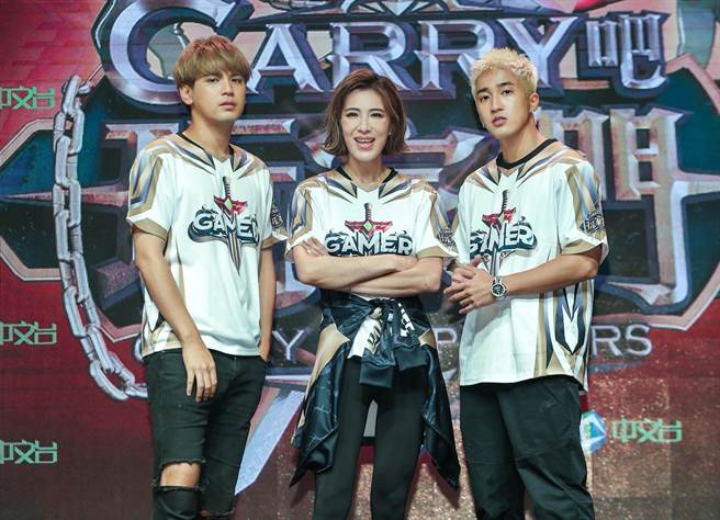 陈零九（左起）、小祯、娄峻硕出席《CARRY吧 玩家们》记者会。（粘耿豪摄）