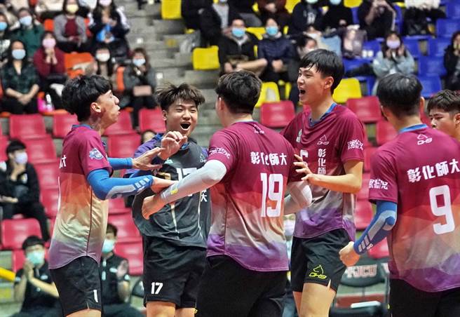 彰化师大球员在场中兴奋庆祝得分模样。(大专体总提供)