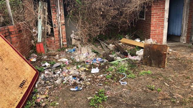 黄阿伯家中在社会资源介入前，堆满大量杂物垃圾。图为清出来的杂物垃圾。（读者提供／张毓翎嘉义传真）