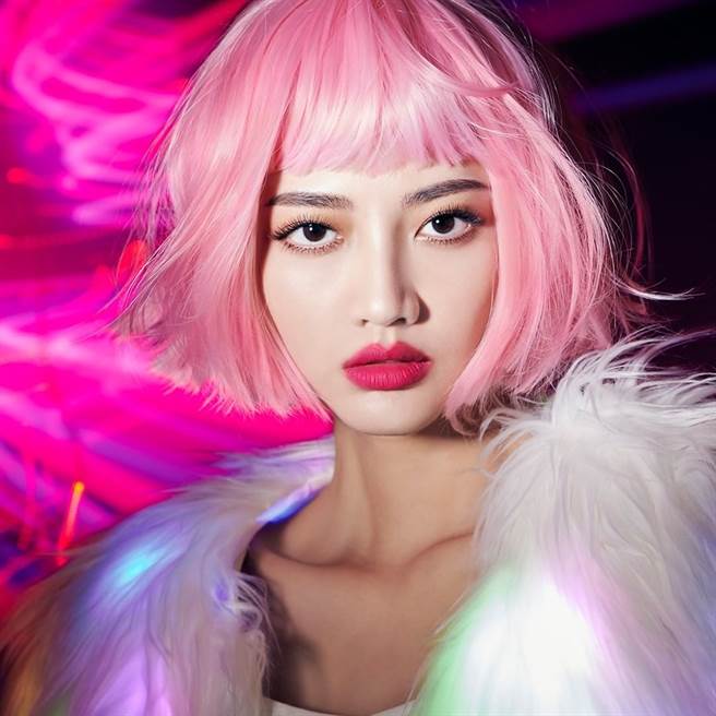 飞激浓瞬翘防水睫毛膏反覆刷也不结块。（图／品牌提供）