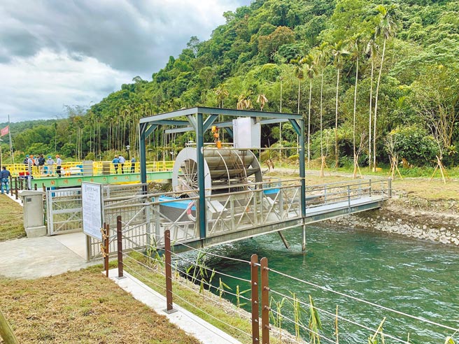兰阳电厂採「流速型」发电模式增设的微水力发电测试平台在7日启用。（台电提供／胡健森宜兰传真）