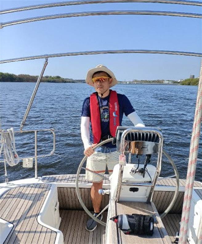 岑永康正在学开帆船和水上摩托车，期望有天能在纽西兰买艘船带家人出游。(图/岑永康、康健杂志提供）