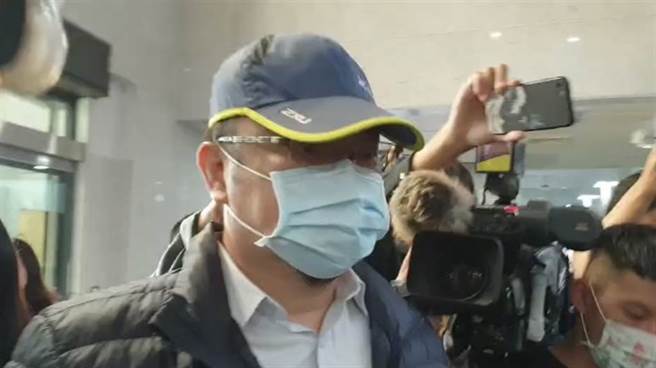 接地一通电话的台铁施工处主任熊德育涉及过失致死以15万元交保。(王志伟摄)